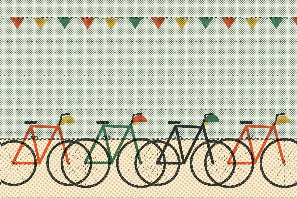 Illustratie: een rij opgeknapte kinderfietsen met helmen.